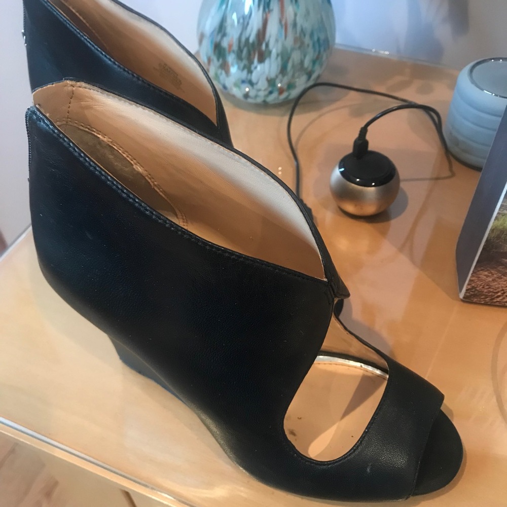 Black wedge shoes